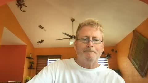 Snapshot of tomascausa chatting on June 2026 09:17:02 PM Hola online show from June 2026 09:17:02 PM