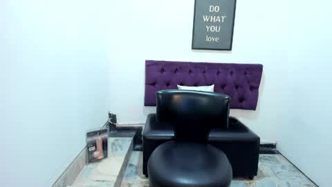 Snapshot of tomboy_natali chatting on May 2026 12:18:01 AM IAN SAYD online show from May 2026 12:18:01 AM