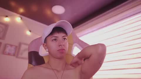 Snapshot of tomboy_tommy chatting on June 2026 02:31:01 PM Tommy online show from June 2026 02:31:01 PM