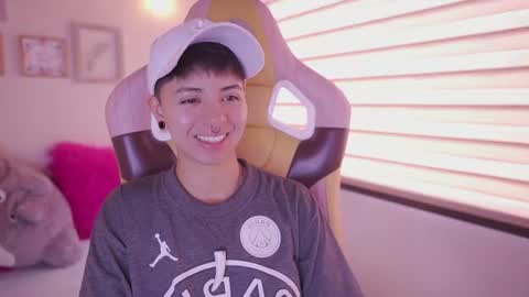 Snapshot of tomboy_tommy chatting on June 2026 02:48:02 PM Tommy online show from June 2026 02:48:02 PM
