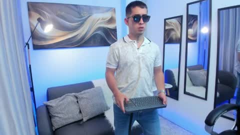 Tomas online show from April 2026 04:17:02 AM