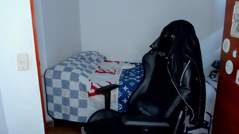 Snapshot of tommy_bred chatting on January 2025 09:40:02 PM Twitter BreddTommy IG tommy bredd online show from January 2025 09:40:02 PM