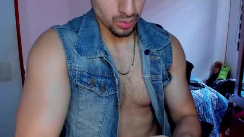 Snapshot of tommy_bred chatting on November 2025 06:31:02 PM Twitter BreddTommy IG tommy bredd online show from November 2025 06:31:02 PM