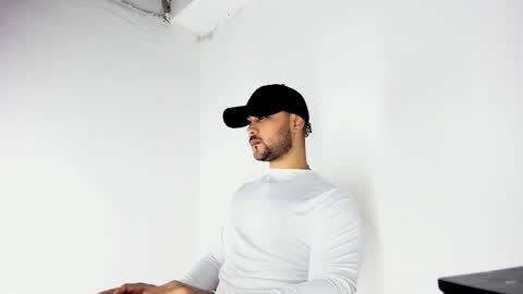 tommy_sccott online show from October 2025 10:33:02 PM