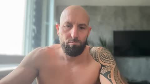 Snapshot of tommyx01 chatting on July 2026 06:18:02 AM Thomas Fit online show from July 2026 06:18:02 AM