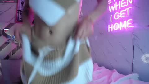 Snapshot of tomoe_b chatting on December 2024 09:33:02 AM leyla online show from December 2024 09:33:02 AM