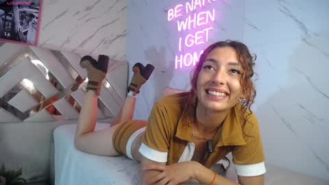 Snapshot of tomoe_b chatting on December 2024 06:27:01 AM leyla online show from December 2024 06:27:01 AM