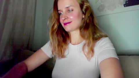 Snapshot of tony_and_alice chatting on September 2025 07:48:02 PM Tony and Alice online show from September 2025 07:48:02 PM