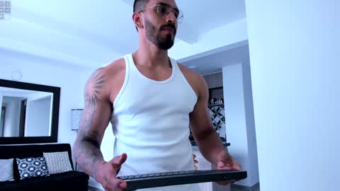 tony muscle1 online show from December 2024 06:26:02 PM