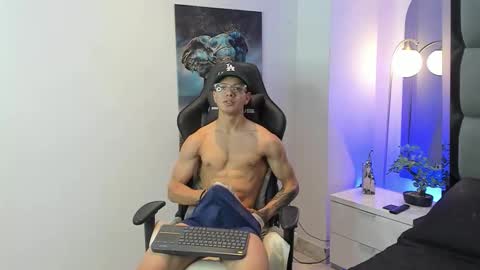 tony_petrov online show from October 2025 11:38:02 AM