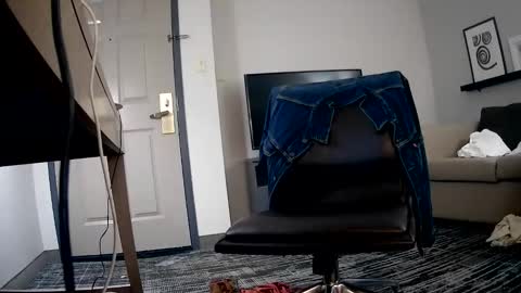 Snapshot of toomuchsmoke chatting on October 2025 12:13:02 PM toomuchsmoke online show from October 2025 12:13:02 PM