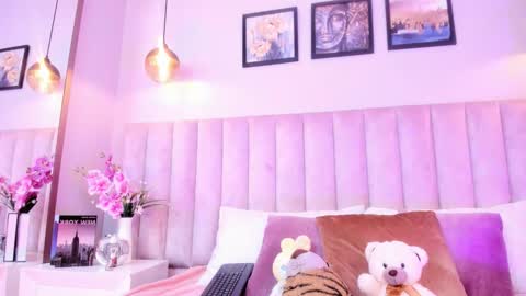 Tracy  online show from February 2026 08:50:01 PM