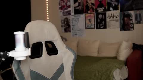 Ariana and Erik online show from February 2026 04:44:01 PM