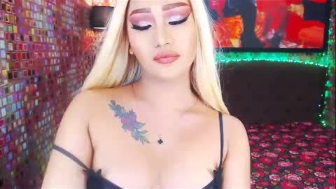 Snapshot of transplayfullolivia chatting on February 2025 08:32:02 AM KYLIE BELLA TS online show from February 2025 08:32:02 AM