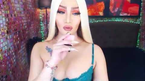 Snapshot of transplayfullolivia chatting on February 2025 10:03:01 PM KYLIE BELLA TS online show from February 2025 10:03:01 PM