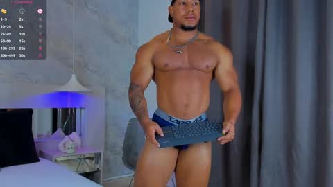 Snapshot of travis_lenox_ chatting on September 2025 12:29:02 PM Travis online show from September 2025 12:29:02 PM