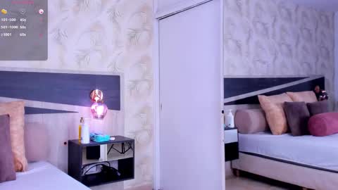 Snapshot of travis_lenox_ chatting on November 2025 01:48:02 AM Travis online show from November 2025 01:48:02 AM