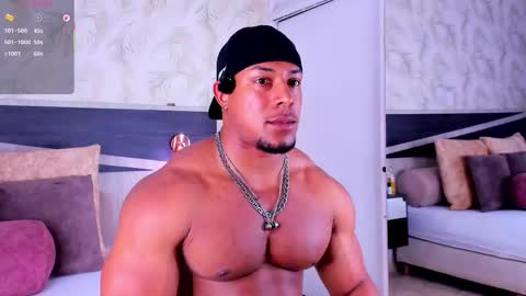 Snapshot of travis_lenox_ chatting on December 2025 01:22:01 AM Travis online show from December 2025 01:22:01 AM