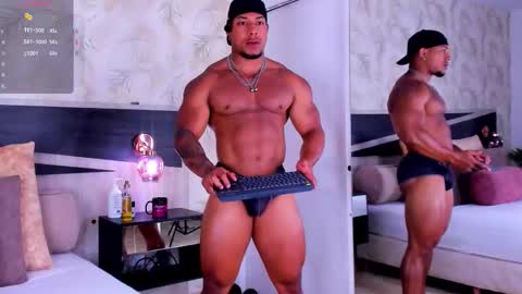 Snapshot of travis_lenox_ chatting on December 2025 01:51:02 PM Travis online show from December 2025 01:51:02 PM