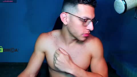 Snapshot of travisdiamonds chatting on December 2024 12:04:02 AM TRAVIS. online show from December 2024 12:04:02 AM