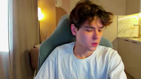 travisrivas online show from October 2025 06:32:02 AM