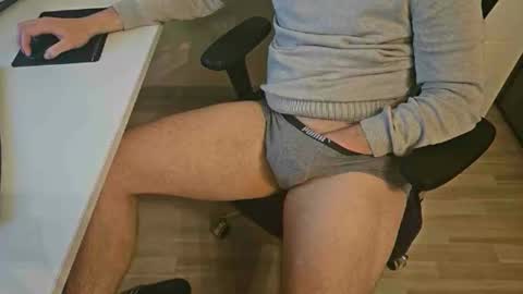 tree1989 online show from December 2024 11:03:02 PM