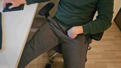 tree1989 online show from December 2024 08:13:01 PM