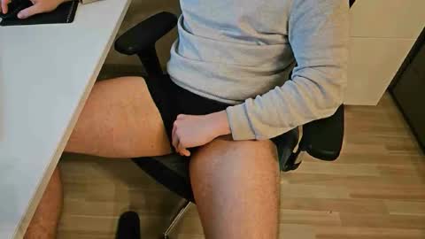 tree1989 online show from December 2024 09:41:02 PM