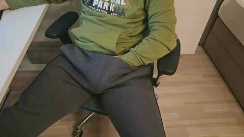 tree1989 online show from January 2025 10:50:02 PM