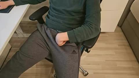 tree1989 online show from February 2025 10:00:02 PM