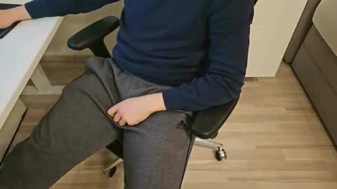 tree1989 online show from February 2025 08:41:02 PM