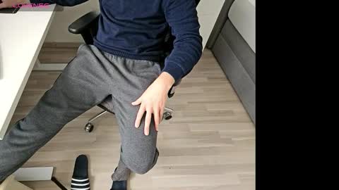 tree1989 online show from September 2025 03:00:02 PM