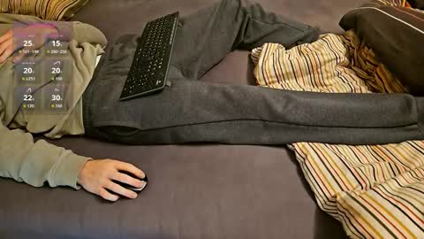 tree1989 online show from October 2025 04:30:02 PM