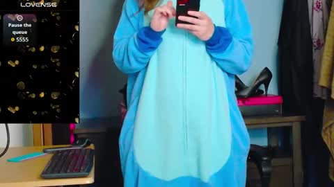 TreeJeanne online show from November 2025 03:30:02 AM