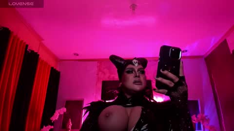 Jade online show from December 2024 11:43:01 AM
