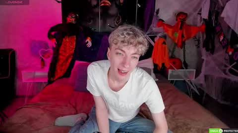 Snapshot of trevorbenson chatting on October 2025 06:03:02 PM TrevorBenson online show from October 2025 06:03:02 PM