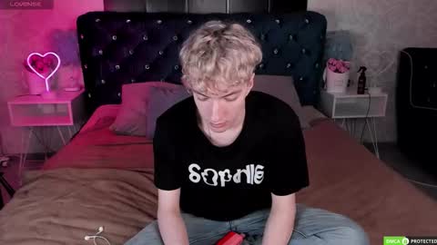 Snapshot of trevorbenson chatting on November 2025 03:05:01 AM TrevorBenson online show from November 2025 03:05:01 AM