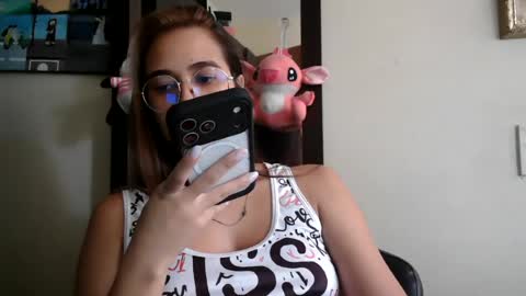 triana_bell online show from June 2026 04:17:02 PM