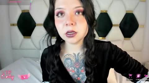 Snapshot of trinity_moss chatting on January 2026 07:11:01 PM Trinity online show from January 2026 07:11:01 PM