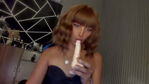 Ms Ella online show from January 2025 02:00:02 PM