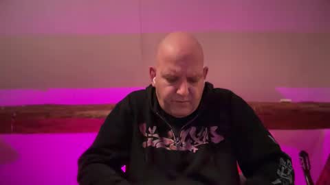 Triton online show from November 2025 06:13:01 PM