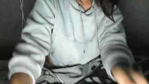 Snapshot of trixiebayeserra chatting on October 2025 04:34:01 AM trixiebayeserra online show from October 2025 04:34:01 AM