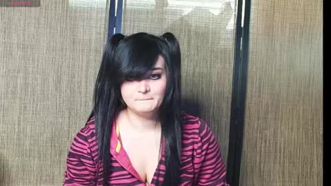 trixiedoescamcam online show from January 2025 02:24:02 PM