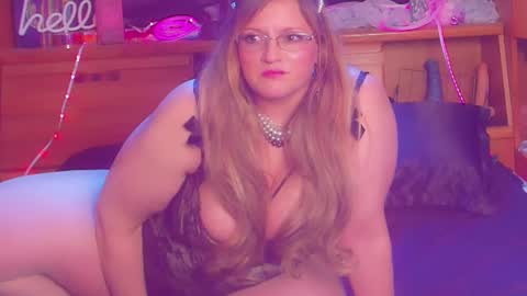 trixstarchik online show from March 2025 06:00:02 PM