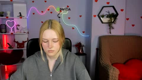 Trixy online show from April 2026 12:05:02 PM