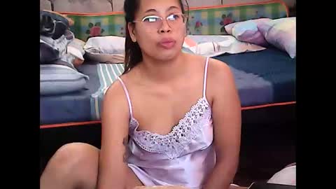 Snapshot of truefilipinabeauty chatting on March 2026 01:20:01 AM emily online show from March 2026 01:20:01 AM