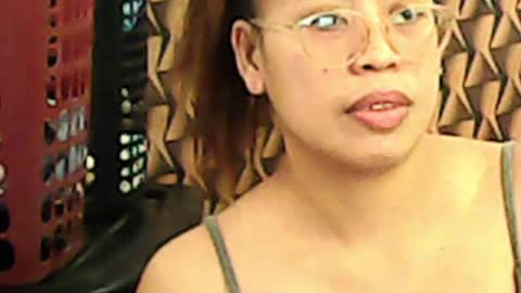 Snapshot of truefilipinabeauty chatting on April 2026 01:28:01 AM emily online show from April 2026 01:28:01 AM