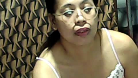 Snapshot of truefilipinabeauty chatting on April 2026 02:03:02 PM emily online show from April 2026 02:03:02 PM