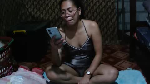 Snapshot of truefilipinabeauty chatting on April 2026 12:29:02 PM emily online show from April 2026 12:29:02 PM