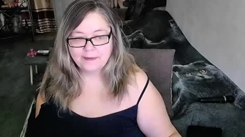 Lana online show from April 2026 11:10:01 PM